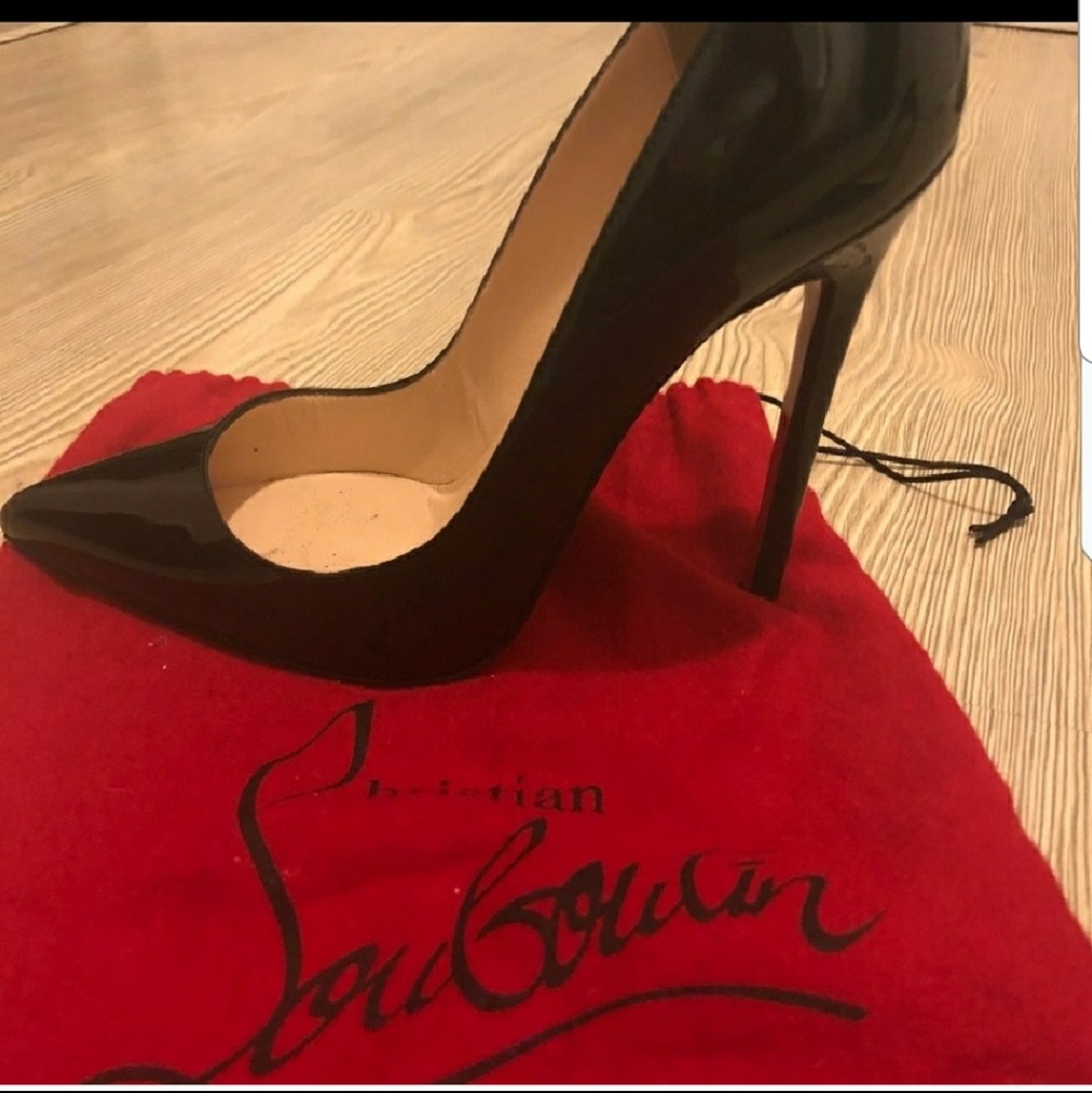 Black Christian Louboutin so Kate pumps